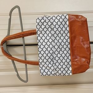 Small tote with leather bottom